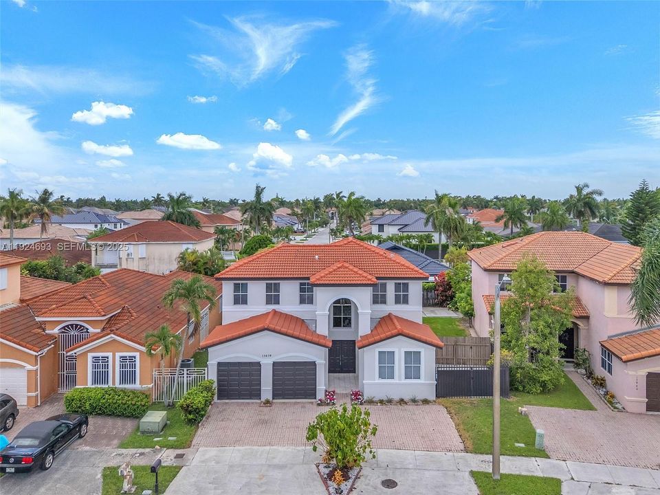 For Sale: $895,000 (4 beds, 3 baths, 2563 Square Feet)
