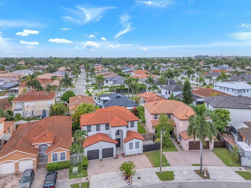 For Sale: $895,000 (4 beds, 3 baths, 2563 Square Feet)