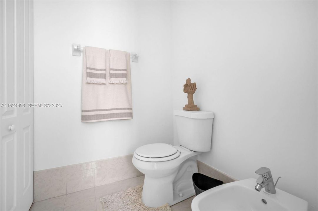 For Sale: $895,000 (4 beds, 3 baths, 2563 Square Feet)