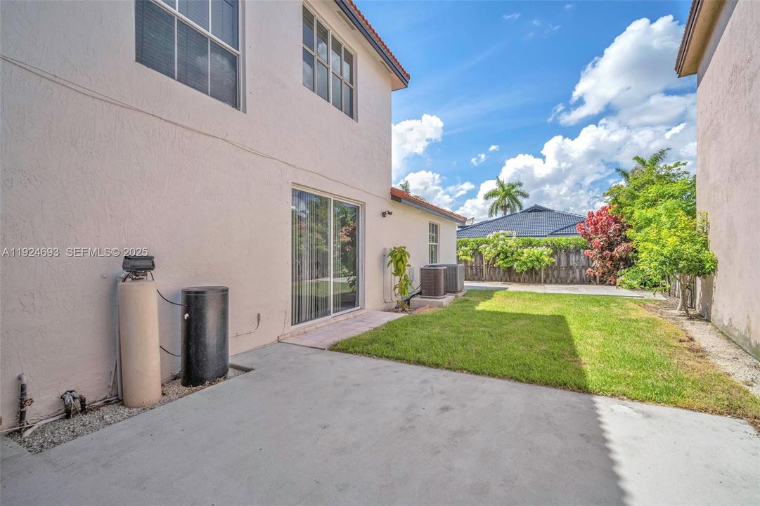 For Sale: $895,000 (4 beds, 3 baths, 2563 Square Feet)