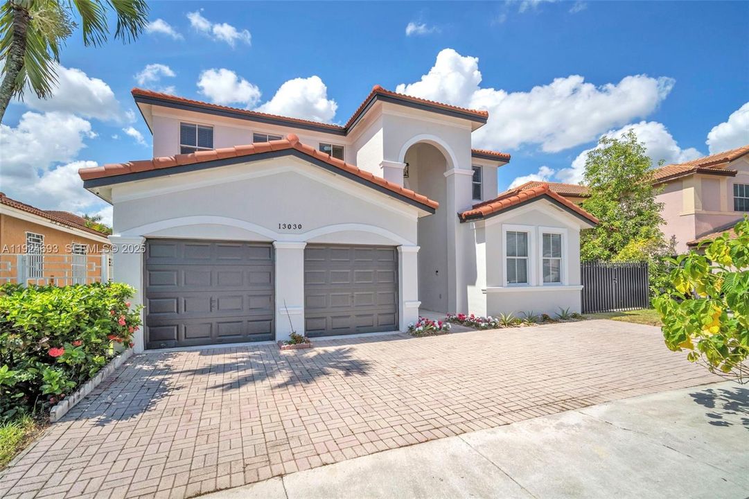 For Sale: $895,000 (4 beds, 3 baths, 2563 Square Feet)