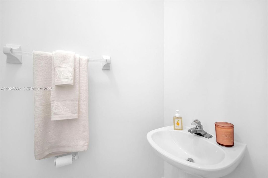 For Sale: $895,000 (4 beds, 3 baths, 2563 Square Feet)