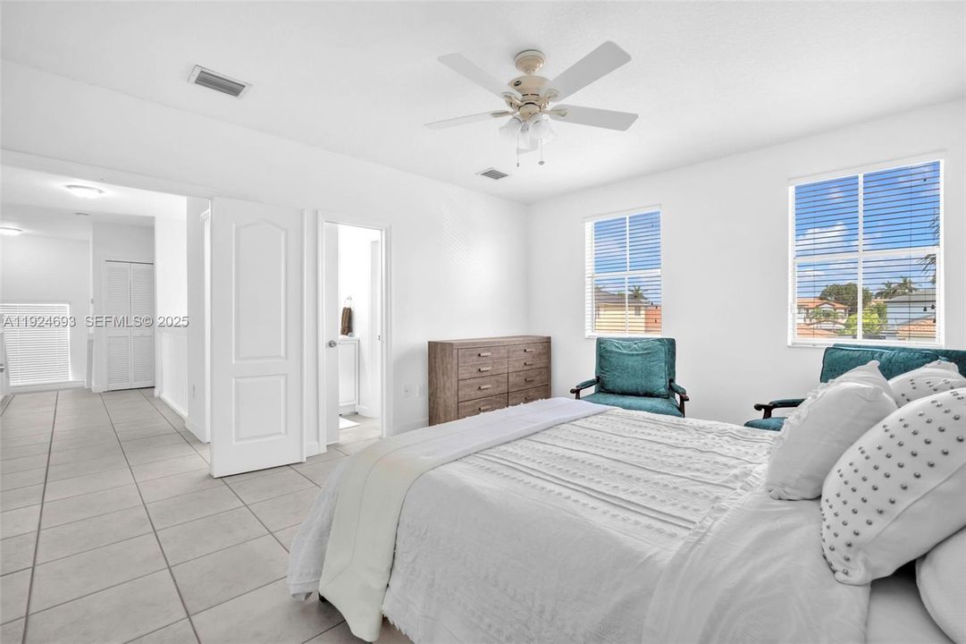 For Sale: $895,000 (4 beds, 3 baths, 2563 Square Feet)