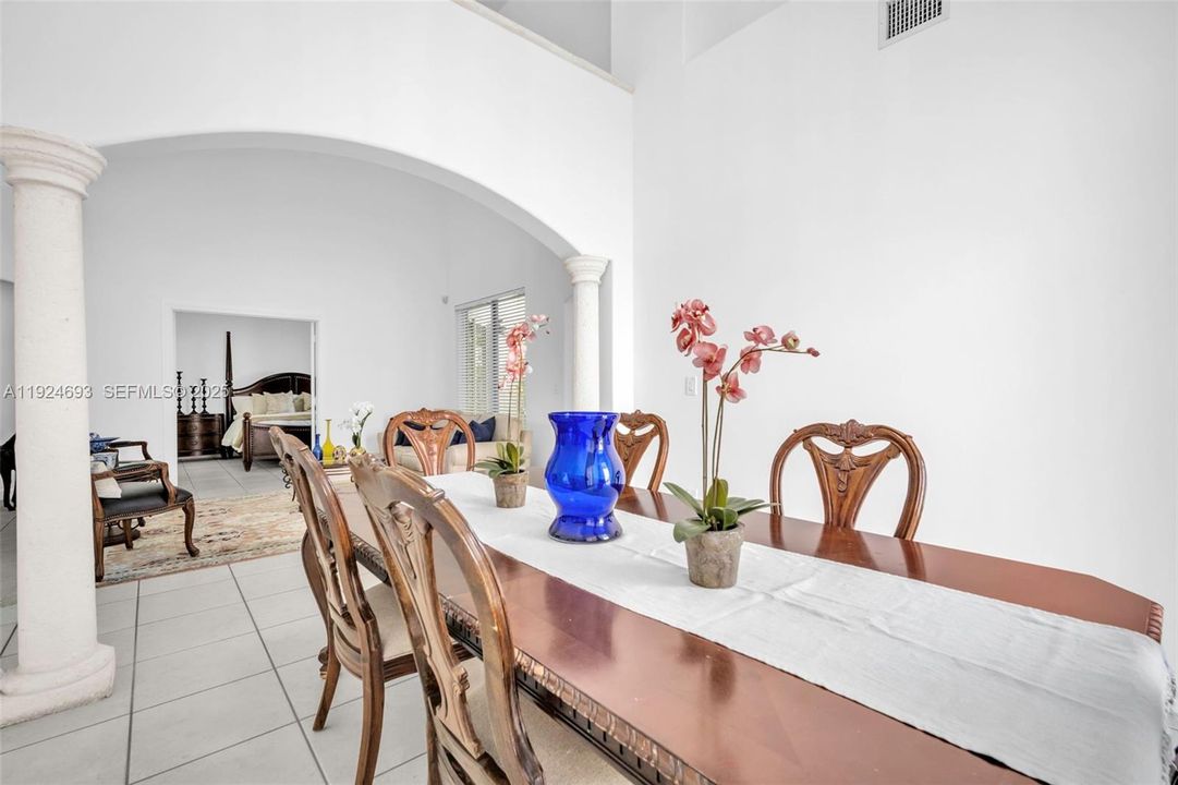 For Sale: $895,000 (4 beds, 3 baths, 2563 Square Feet)