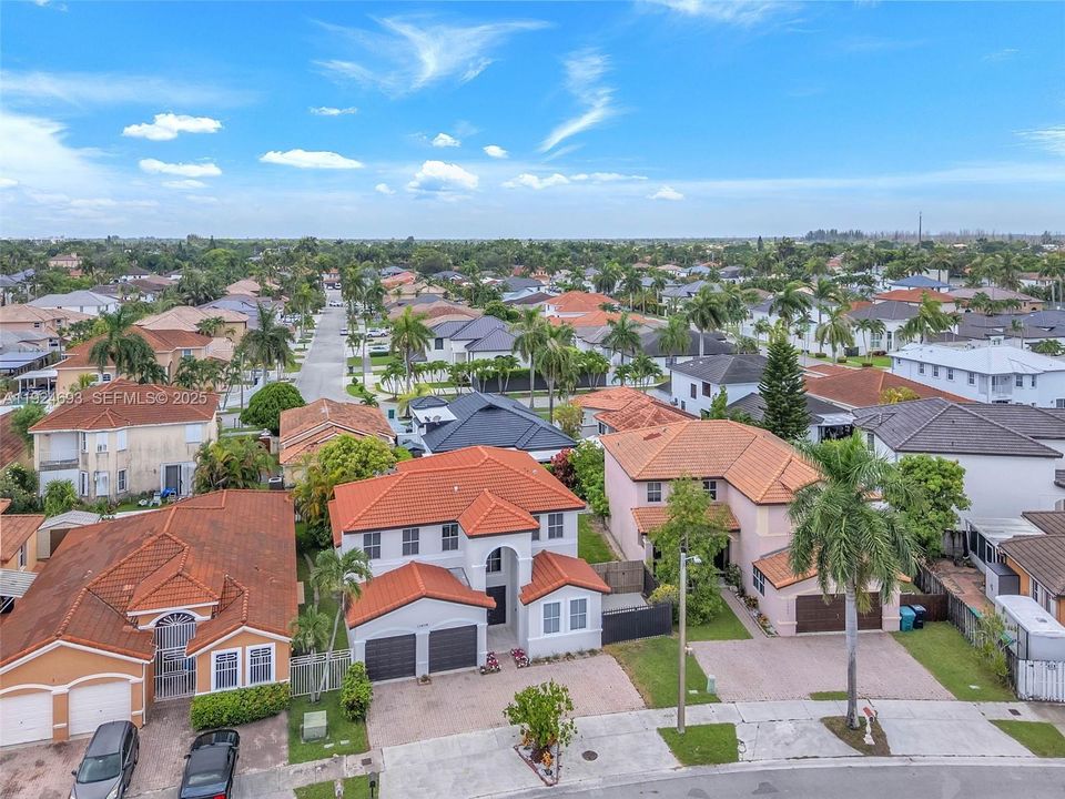 For Sale: $895,000 (4 beds, 3 baths, 2563 Square Feet)