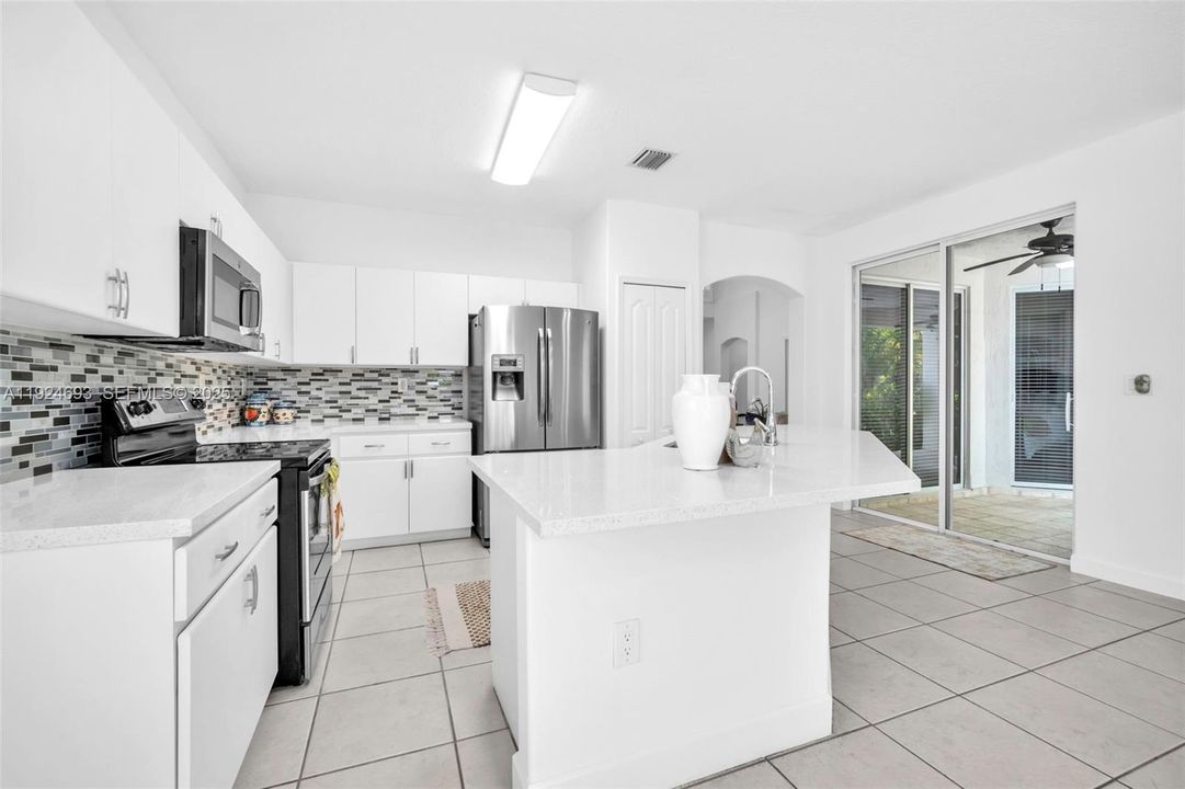 For Sale: $895,000 (4 beds, 3 baths, 2563 Square Feet)