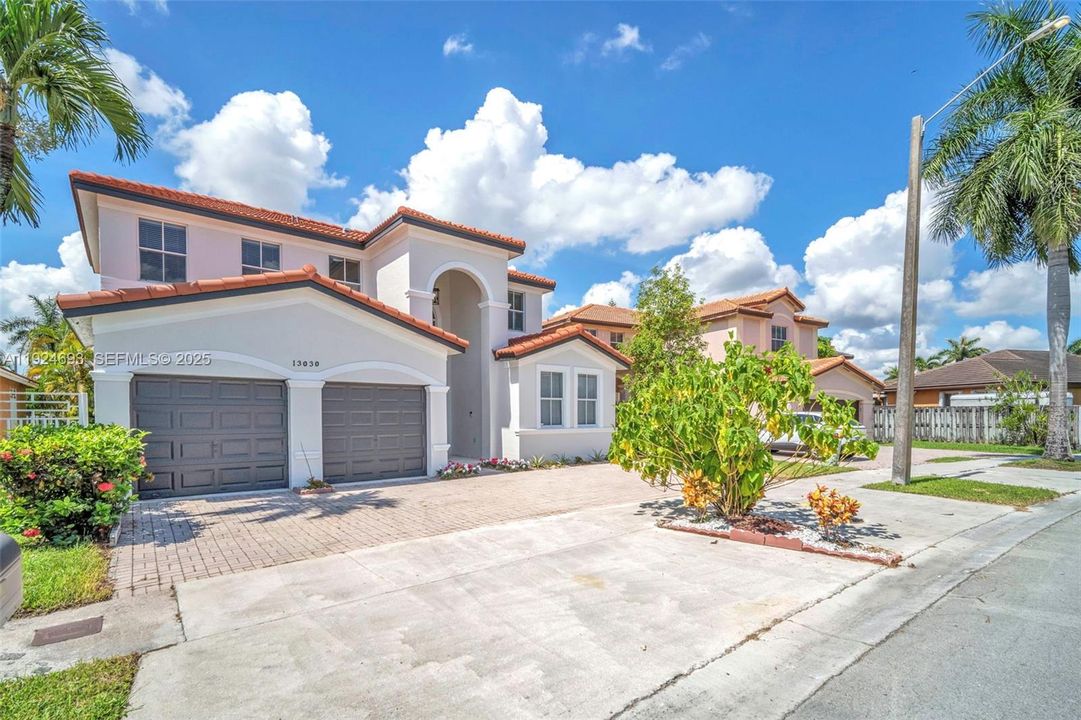 For Sale: $895,000 (4 beds, 3 baths, 2563 Square Feet)