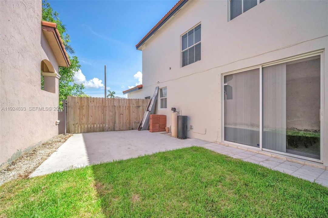 For Sale: $895,000 (4 beds, 3 baths, 2563 Square Feet)