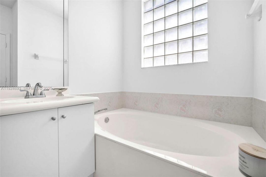 For Sale: $895,000 (4 beds, 3 baths, 2563 Square Feet)