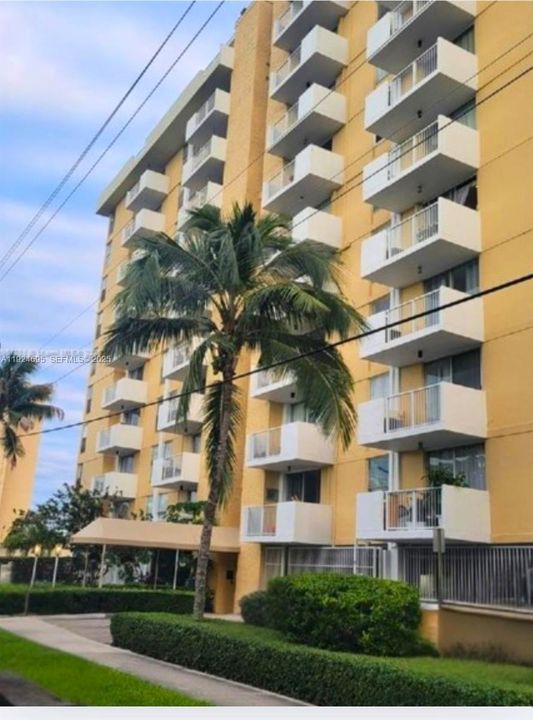 For Rent: $2,500 (2 beds, 2 baths, 963 Square Feet)