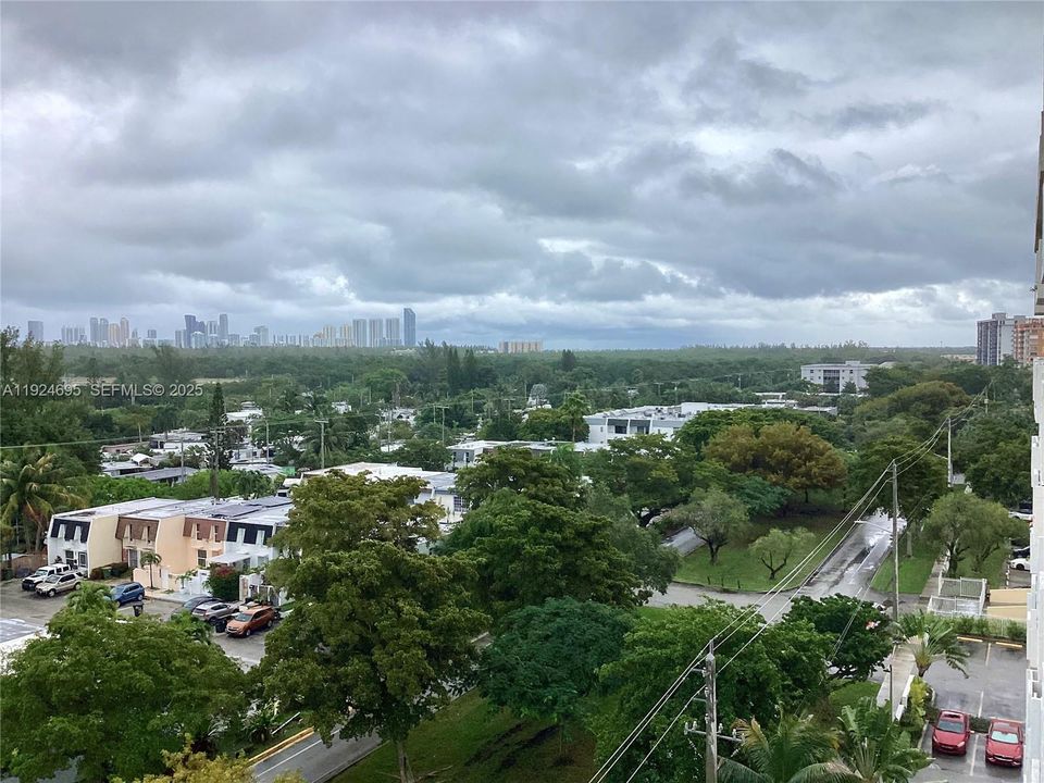 For Rent: $2,500 (2 beds, 2 baths, 963 Square Feet)