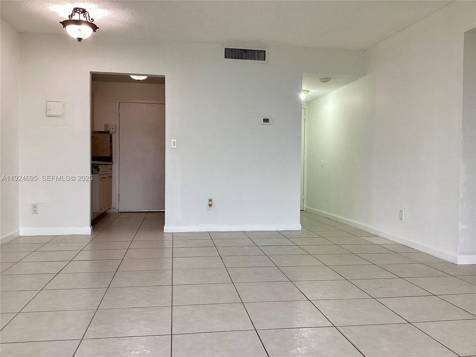 For Rent: $2,500 (2 beds, 2 baths, 963 Square Feet)