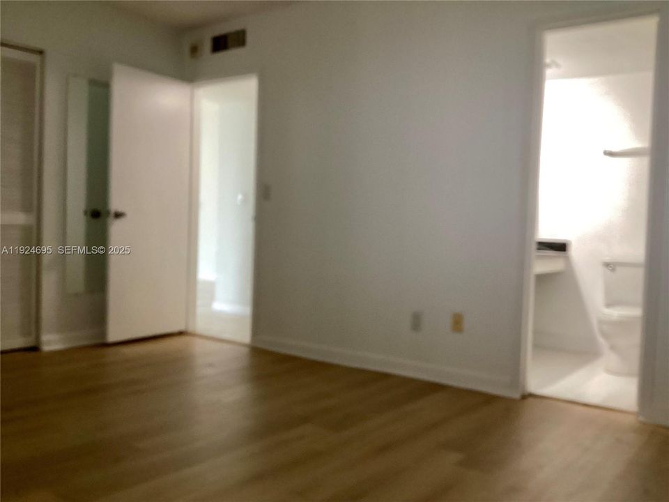 For Rent: $2,500 (2 beds, 2 baths, 963 Square Feet)