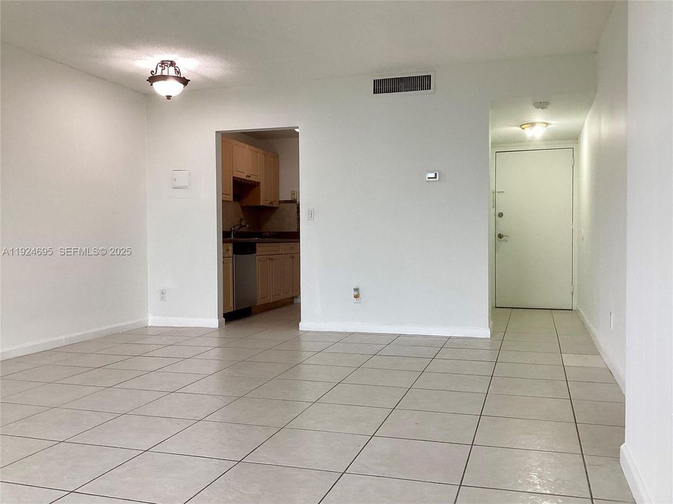 For Rent: $2,500 (2 beds, 2 baths, 963 Square Feet)