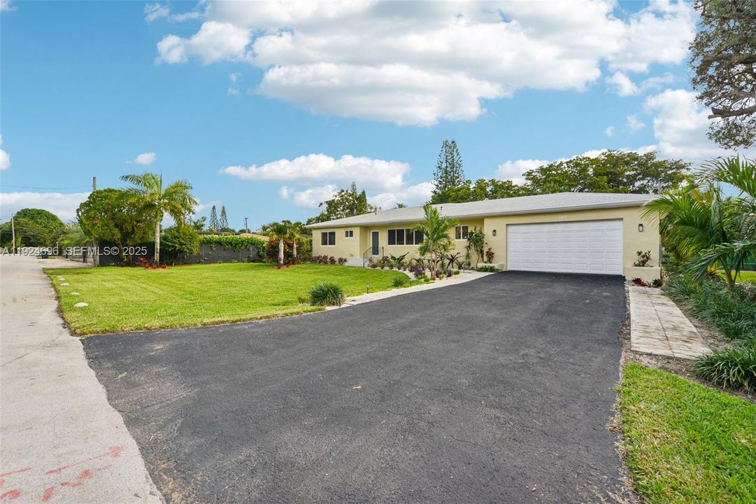 For Sale: $779,000 (3 beds, 2 baths, 1529 Square Feet)