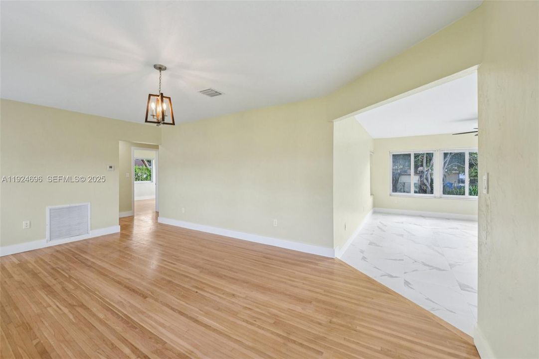 For Sale: $779,000 (3 beds, 2 baths, 1529 Square Feet)