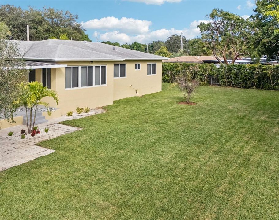 For Sale: $779,000 (3 beds, 2 baths, 1529 Square Feet)