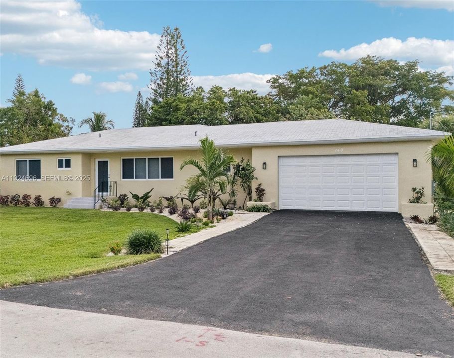 For Sale: $779,000 (3 beds, 2 baths, 1529 Square Feet)