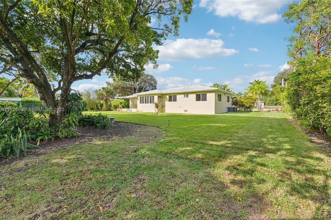 For Sale: $779,000 (3 beds, 2 baths, 1529 Square Feet)