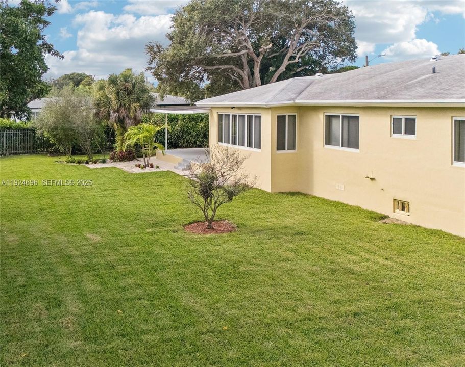 For Sale: $779,000 (3 beds, 2 baths, 1529 Square Feet)