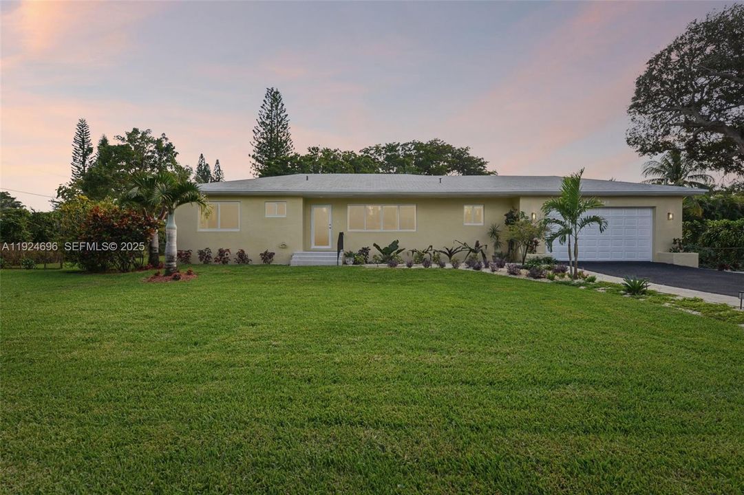 For Sale: $779,000 (3 beds, 2 baths, 1529 Square Feet)