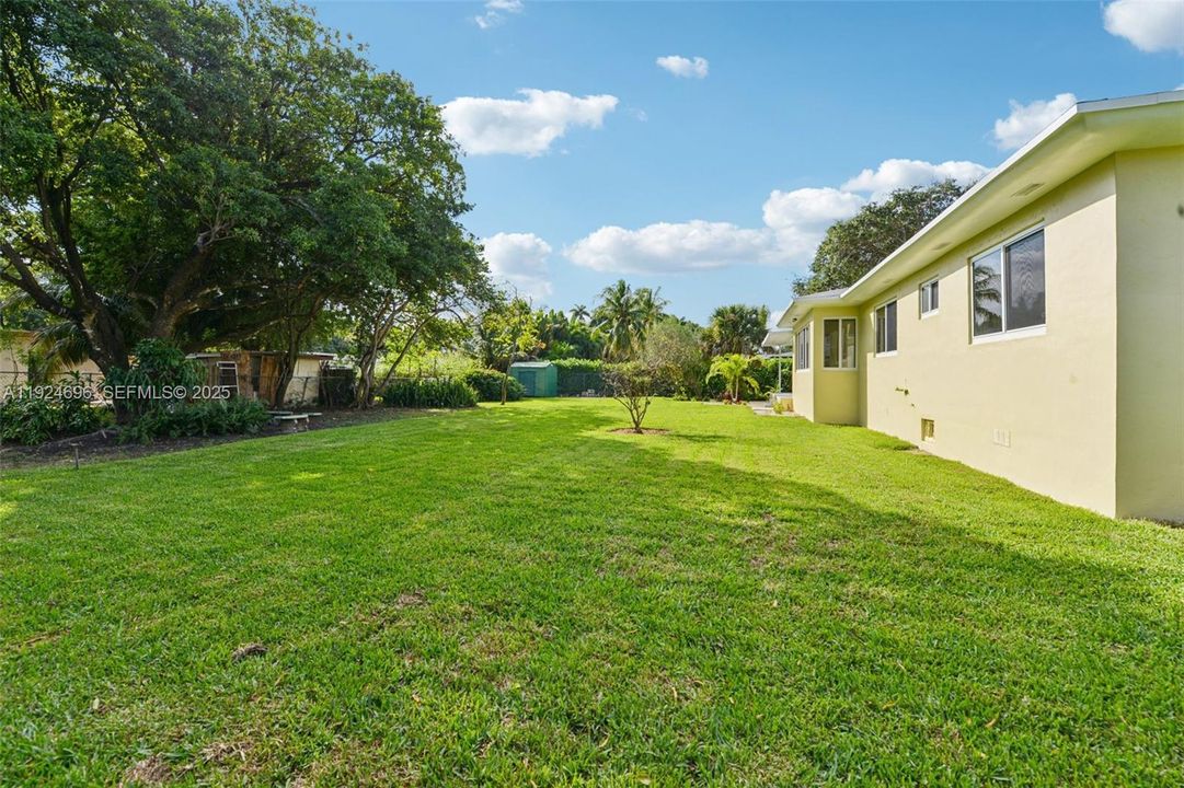 For Sale: $779,000 (3 beds, 2 baths, 1529 Square Feet)