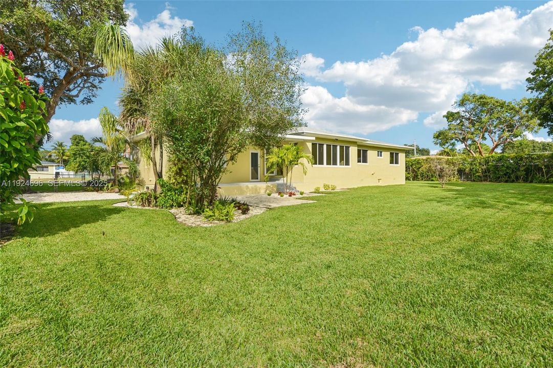 For Sale: $779,000 (3 beds, 2 baths, 1529 Square Feet)