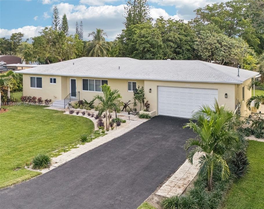 For Sale: $779,000 (3 beds, 2 baths, 1529 Square Feet)