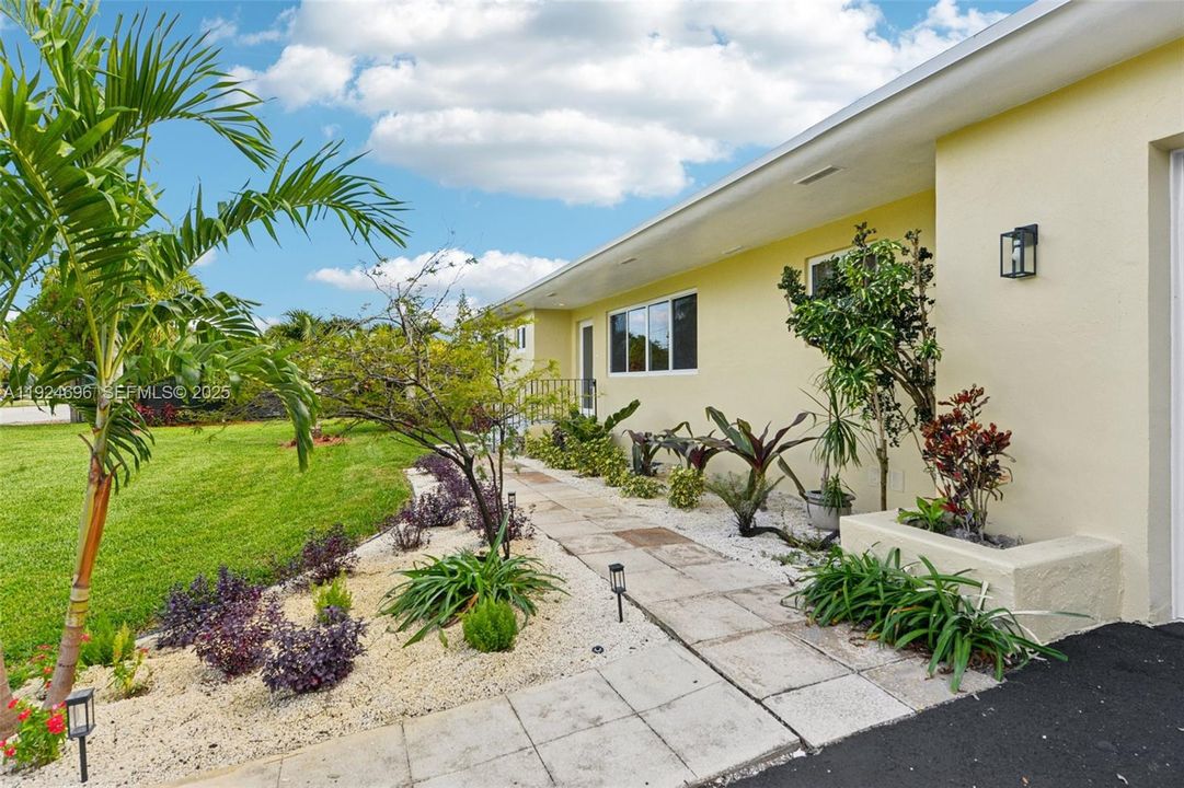 For Sale: $779,000 (3 beds, 2 baths, 1529 Square Feet)