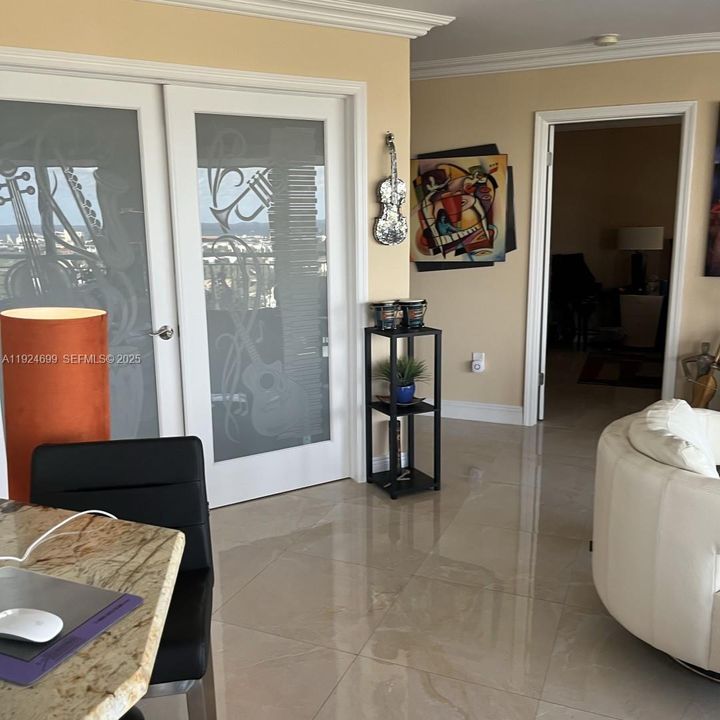 На продажу: $599,000 (2 спален, 2 ванн, 1574 Квадратных фут)