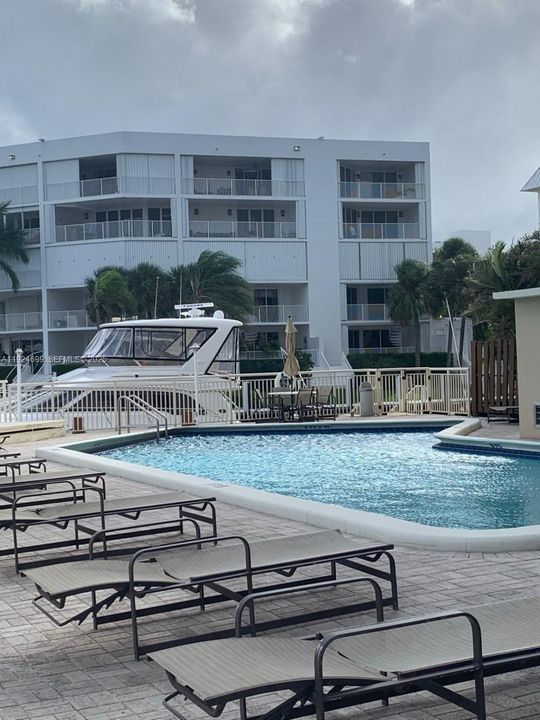 For Sale: $599,000 (2 beds, 2 baths, 1574 Square Feet)