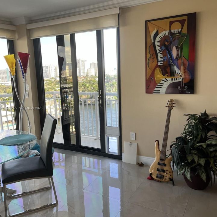 На продажу: $599,000 (2 спален, 2 ванн, 1574 Квадратных фут)