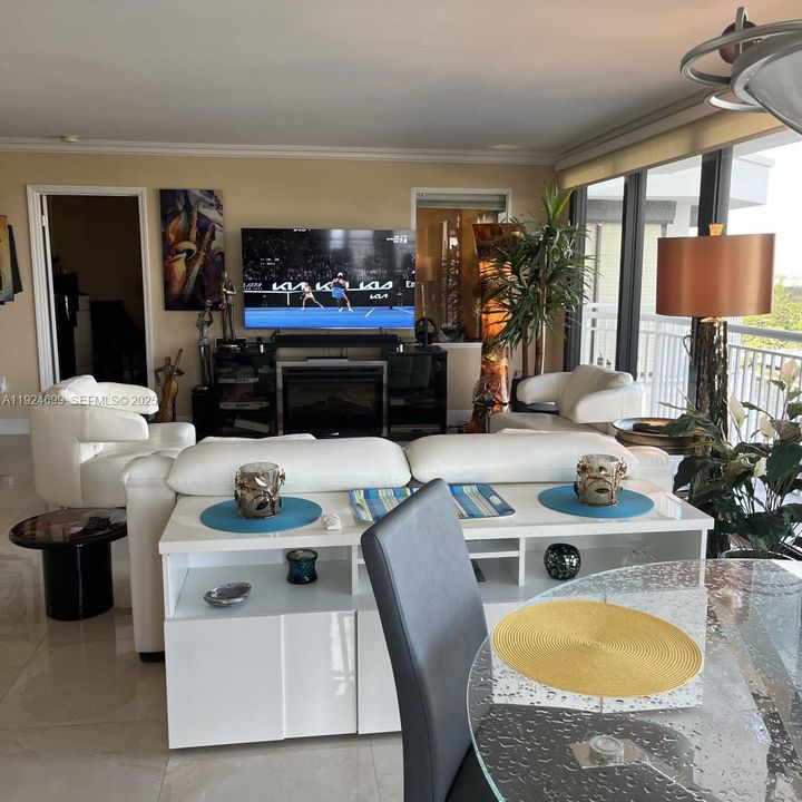 На продажу: $599,000 (2 спален, 2 ванн, 1574 Квадратных фут)