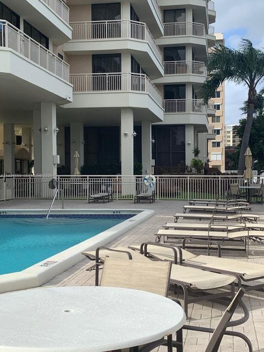 For Sale: $599,000 (2 beds, 2 baths, 1574 Square Feet)