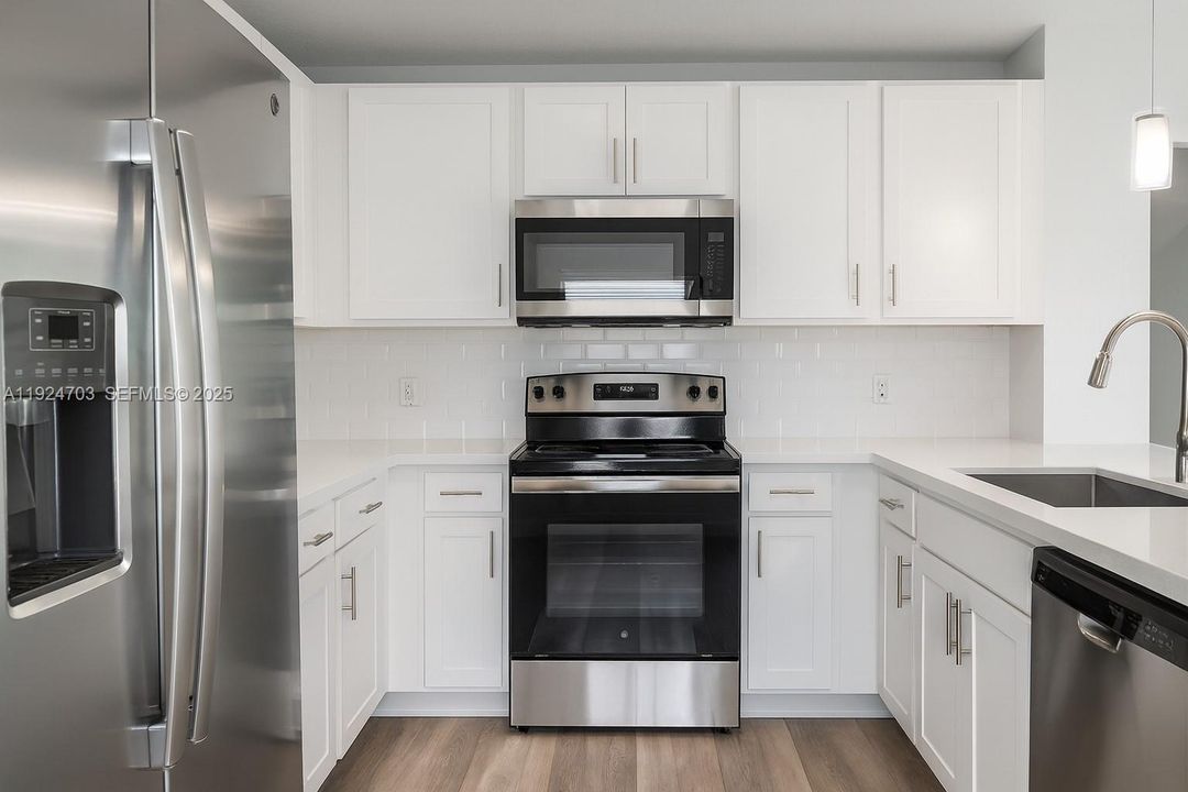 For Sale: $389,000 (3 beds, 2 baths, 1382 Square Feet)