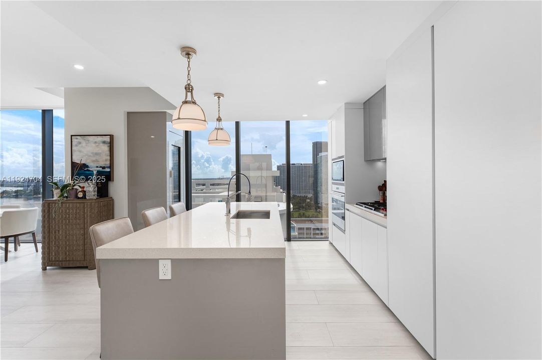 For Rent: $19,500 (3 beds, 4 baths, 2743 Square Feet)