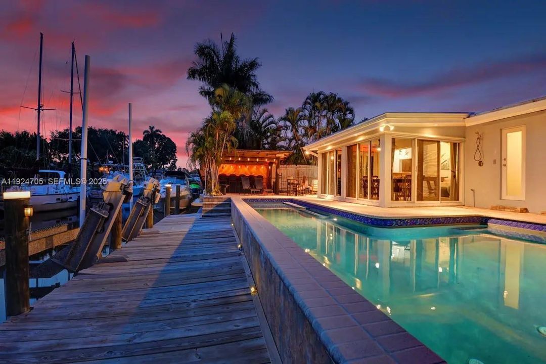 For Rent: $5,500 (3 beds, 2 baths, 1572 Square Feet)