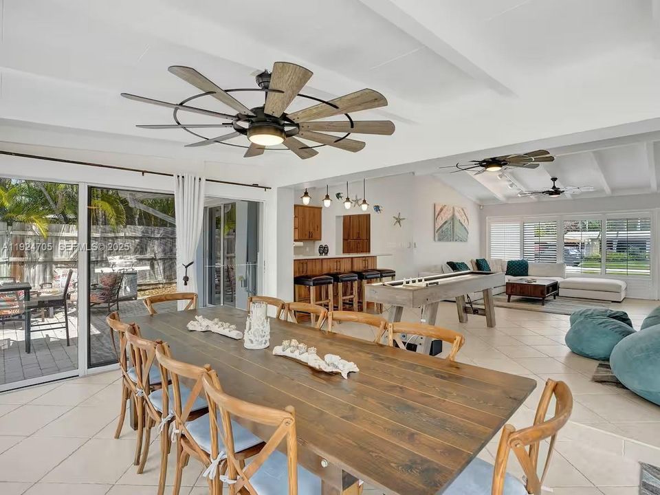 For Rent: $5,500 (3 beds, 2 baths, 1572 Square Feet)