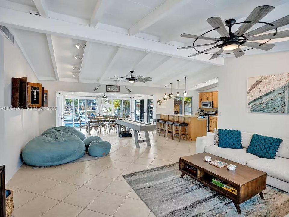 For Rent: $5,500 (3 beds, 2 baths, 1572 Square Feet)