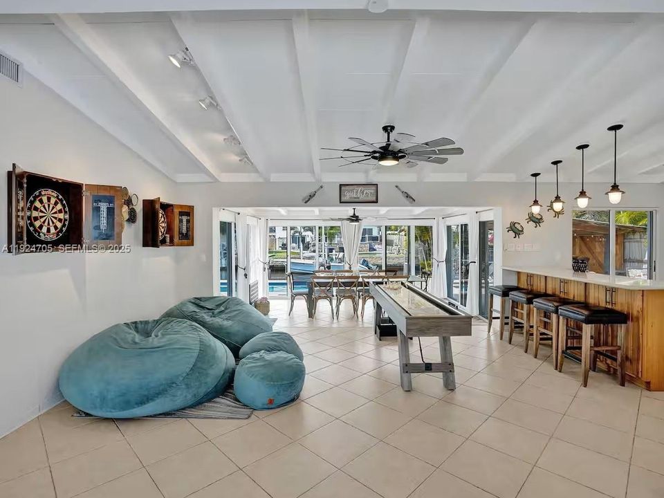 For Rent: $5,500 (3 beds, 2 baths, 1572 Square Feet)