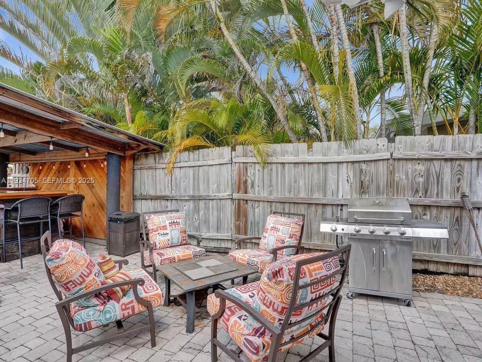 For Rent: $5,500 (3 beds, 2 baths, 1572 Square Feet)