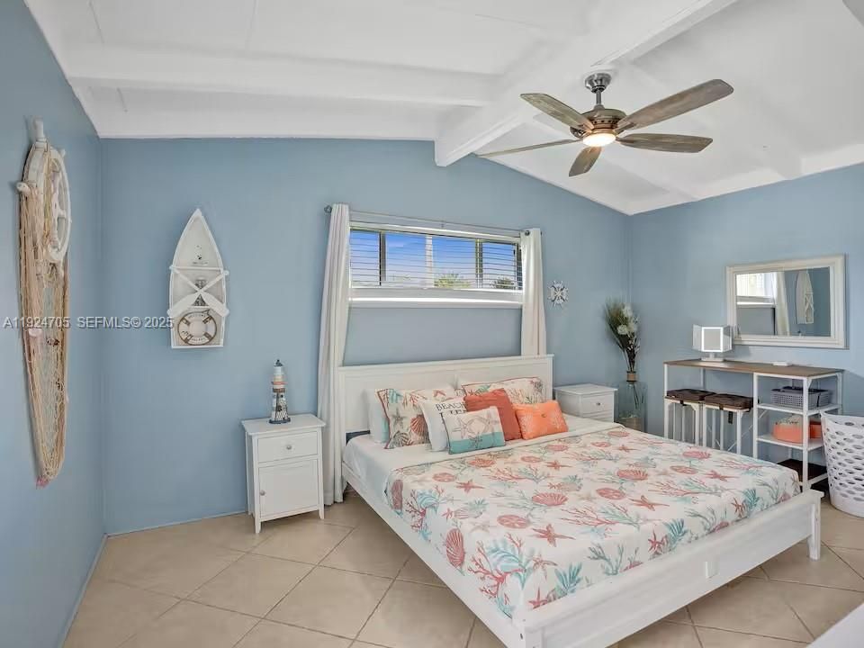 For Rent: $5,500 (3 beds, 2 baths, 1572 Square Feet)