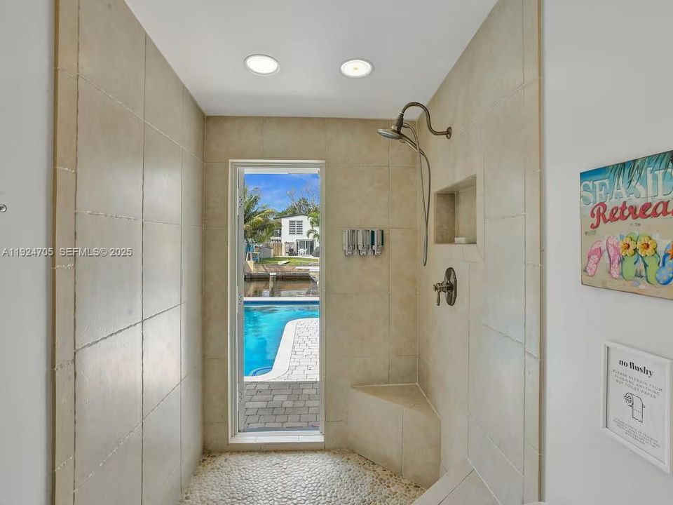 For Rent: $5,500 (3 beds, 2 baths, 1572 Square Feet)