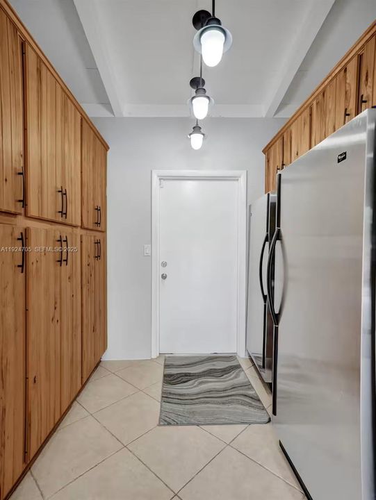 For Rent: $5,500 (3 beds, 2 baths, 1572 Square Feet)