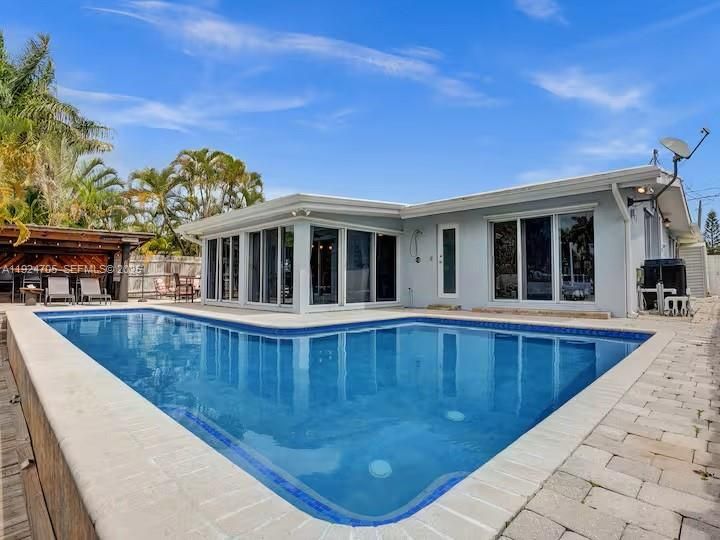 For Rent: $5,500 (3 beds, 2 baths, 1572 Square Feet)