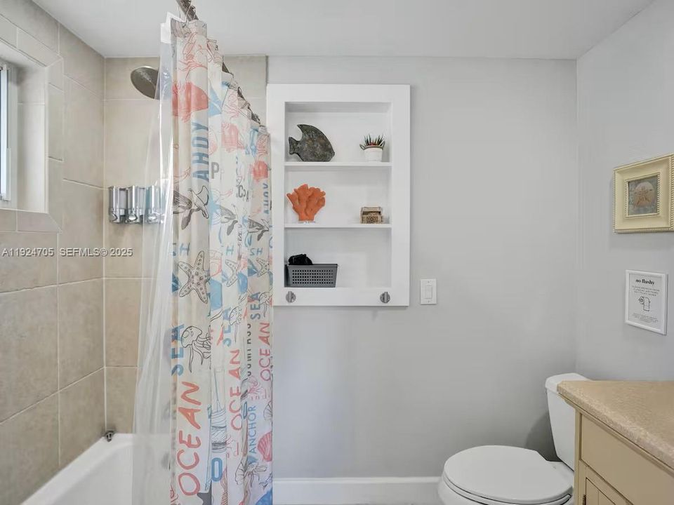 For Rent: $5,500 (3 beds, 2 baths, 1572 Square Feet)