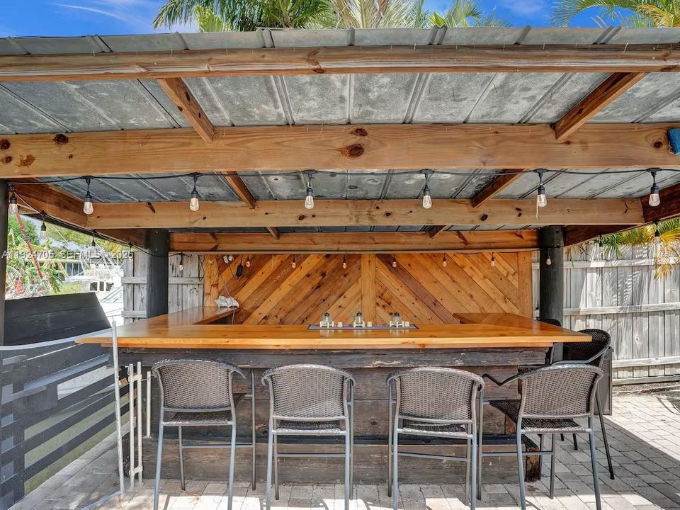 For Rent: $5,500 (3 beds, 2 baths, 1572 Square Feet)