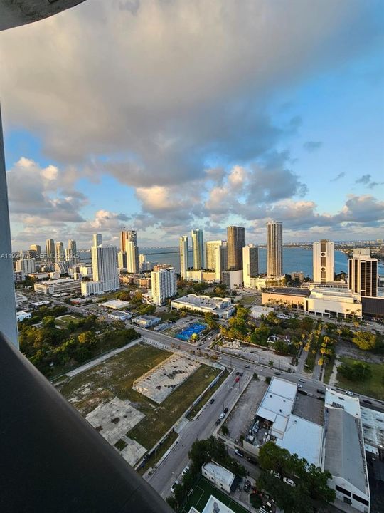 出租: $3,550 (1 贝兹, 1 浴室, 853 平方英尺)