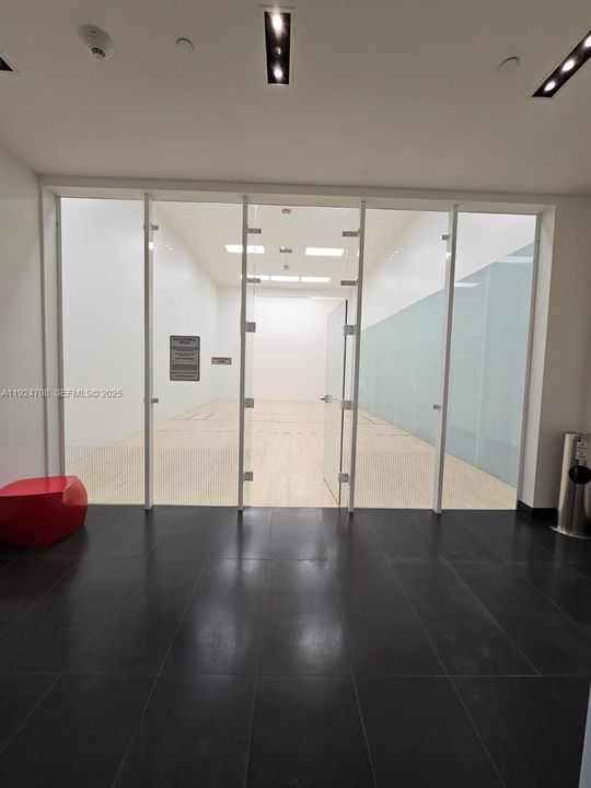 出租: $3,550 (1 贝兹, 1 浴室, 853 平方英尺)