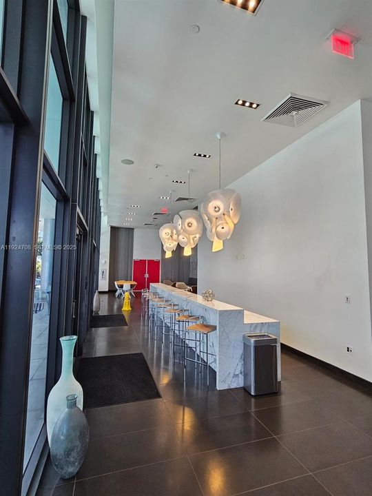 出租: $3,550 (1 贝兹, 1 浴室, 853 平方英尺)